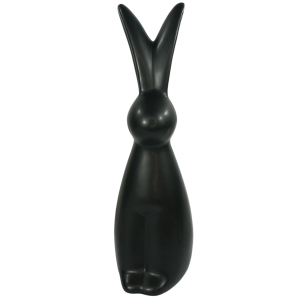 Widok z przodu na czarnego zająca ceramicznego o wysokości 25 cm. Prosta i nowoczesna sylwetka figurki, która świetnie dopełni wielkanocny wystrój domu.