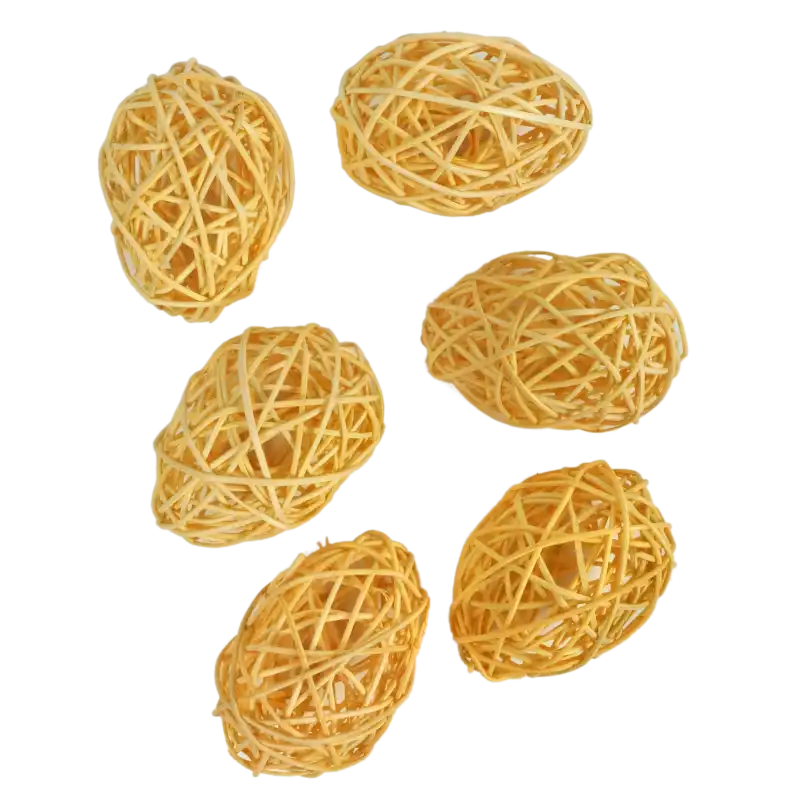 Zestaw sześciu ażurowych pisanek rattanowych o wysokości 8 cm w kolorze pomarańczowym. Naturalne jaja idealne do świątecznych kompozycji florystycznych i wielkanocnych stroików.