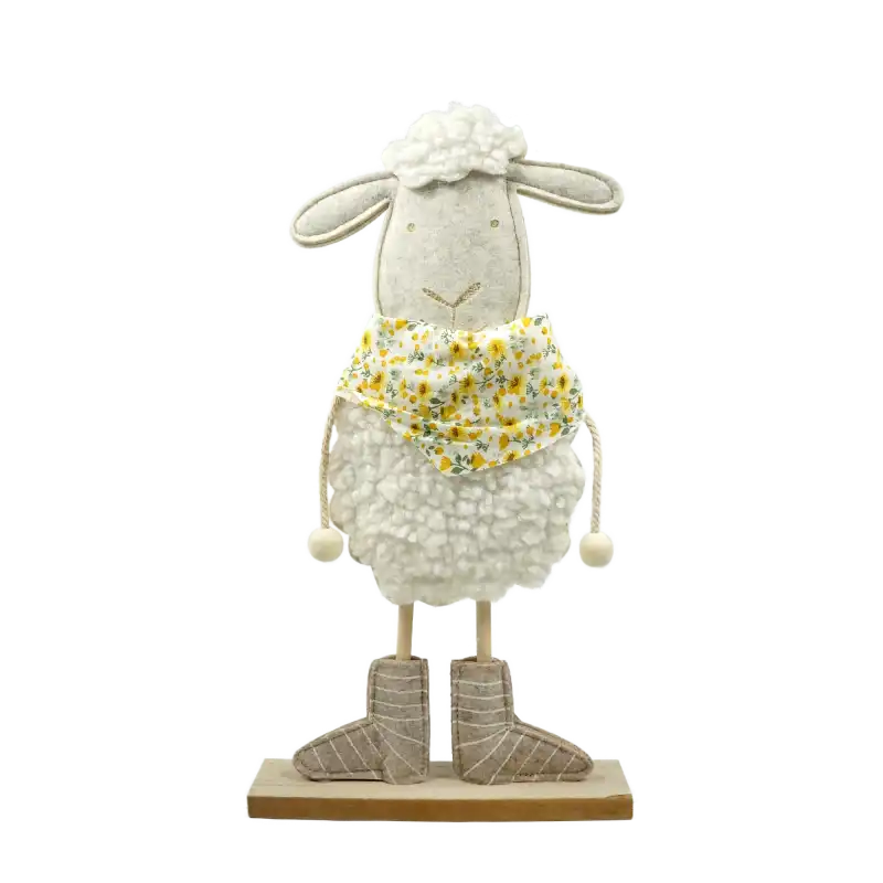 Filcowa owieczka dziewczynka 37 cm w kolorowej apaszce na drewnianej podstawie. Estetyczna dekoracja wielkanocna.