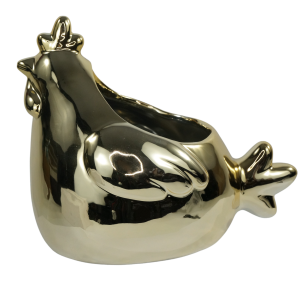 Ceramiczna osłonka w kształcie kury o złotym, lustrzanym kolorze. Widoczny profil dekoracji z otworem na kwiaty.