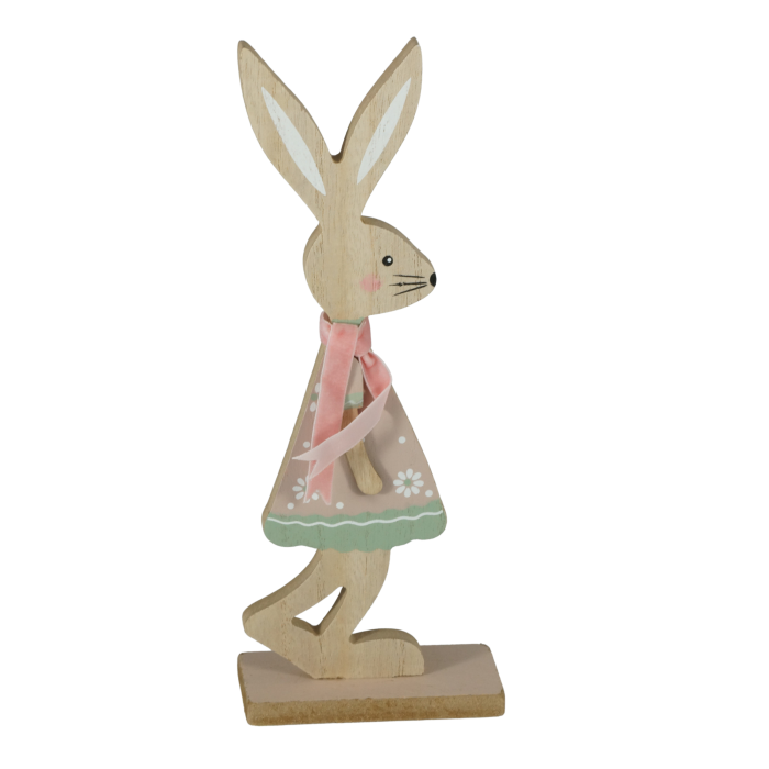 Drewniany zajączek dziewczynka o wysokości 24 cm z różowym szalikiem i zdobieniami. Prezentowana figurka wielkanocna stoi na stabilnej podstawie.