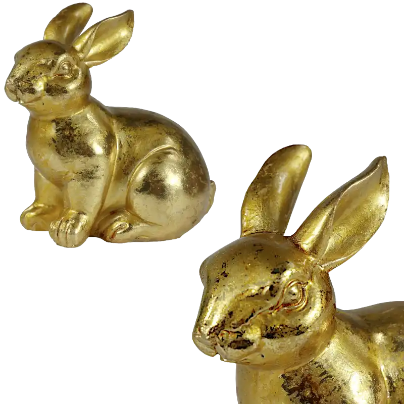 Dwie perspektywy ceramicznej figurki zajączka w kolorze postarzanego złota, ukazujące detale wykończenia powierzchni.