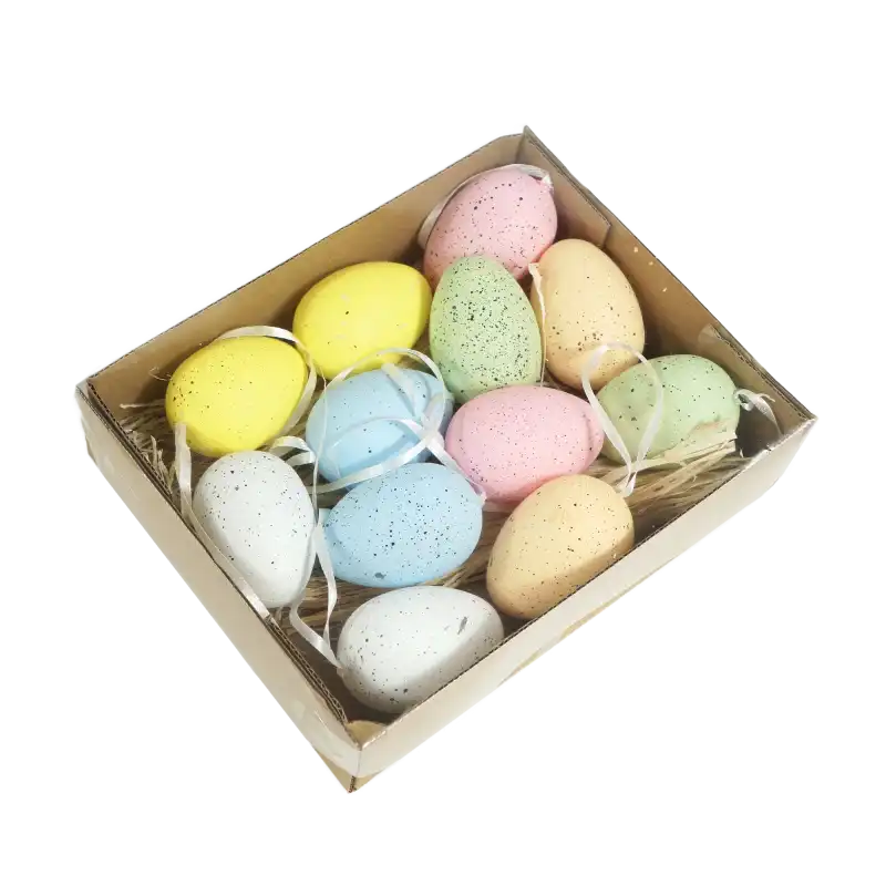 Zestaw 12 nakrapianych pisanek w kształcie jaj o wysokości 6 cm. Pastelowe jaja z tasiemkami w kartoniku.