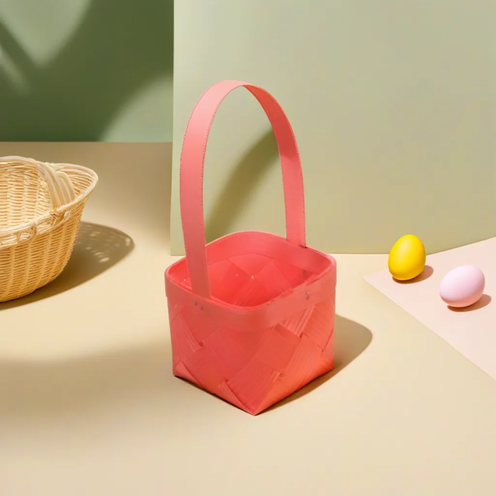Czerwony koszyczek z łuby 12 cm z rączką, idealny jako osłonka na kwiaty lub baza do stroika wielkanocnego. Naturalny produkt barwiony ekologicznie.