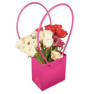Różowa torebka na kwiaty o wysokości 34 cm z bukietem kwiatów. Papierowe opakowanie z wygodnymi uchwytami stanowi elegancką oprawę dla roślin doniczkowych i kompozycji kwiatowych.
