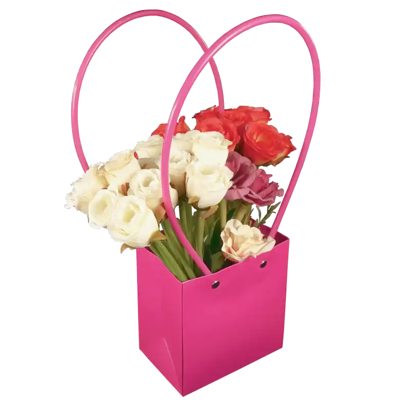 Różowa torebka na kwiaty o wysokości 34 cm z bukietem kwiatów. Papierowe opakowanie z wygodnymi uchwytami stanowi elegancką oprawę dla roślin doniczkowych i kompozycji kwiatowych.