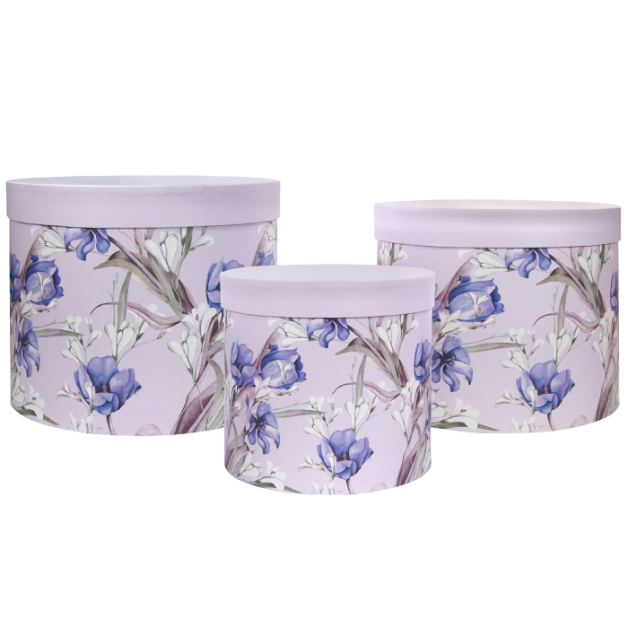 Fioletowe flowerboxy 3 szt.
Komplet flowerboxów 3 szt.
zestaw 3 szt.
Komplet flower boxów pudełka prezentowe w kwiaty Dzień Matki urodziny