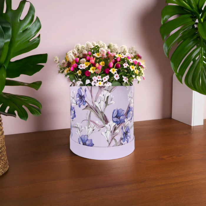 Fioletowe flowerboxy 3 szt.
Komplet flowerboxów 3 szt.
zestaw 3 szt.
Komplet flower boxów pudełka prezentowe w kwiaty Dzień Matki urodziny