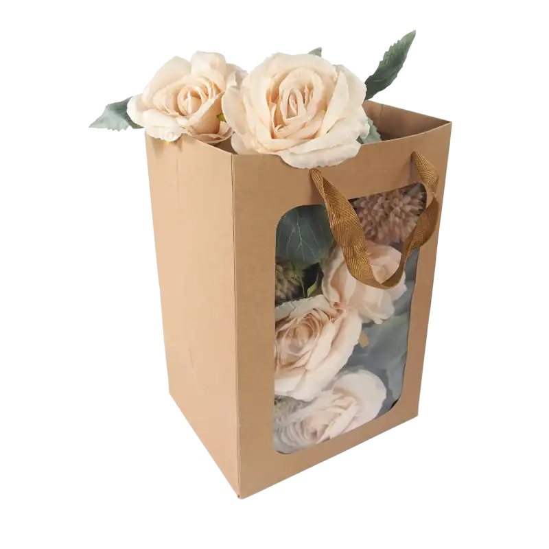 Kraftowa torebka z okienkiem 30x20x16 cm wypełniona sztucznymi kwiatami, idealna do dekoracji i upominków.