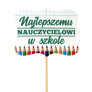 Zbliżenie na papierowy topper Najlepszemu nauczycielowi w szkole o długości 28 cm. Dekoracja posiada kolorowy nadruk z motywem kredek, idealnie nadaje się do personalizacji prezentów.