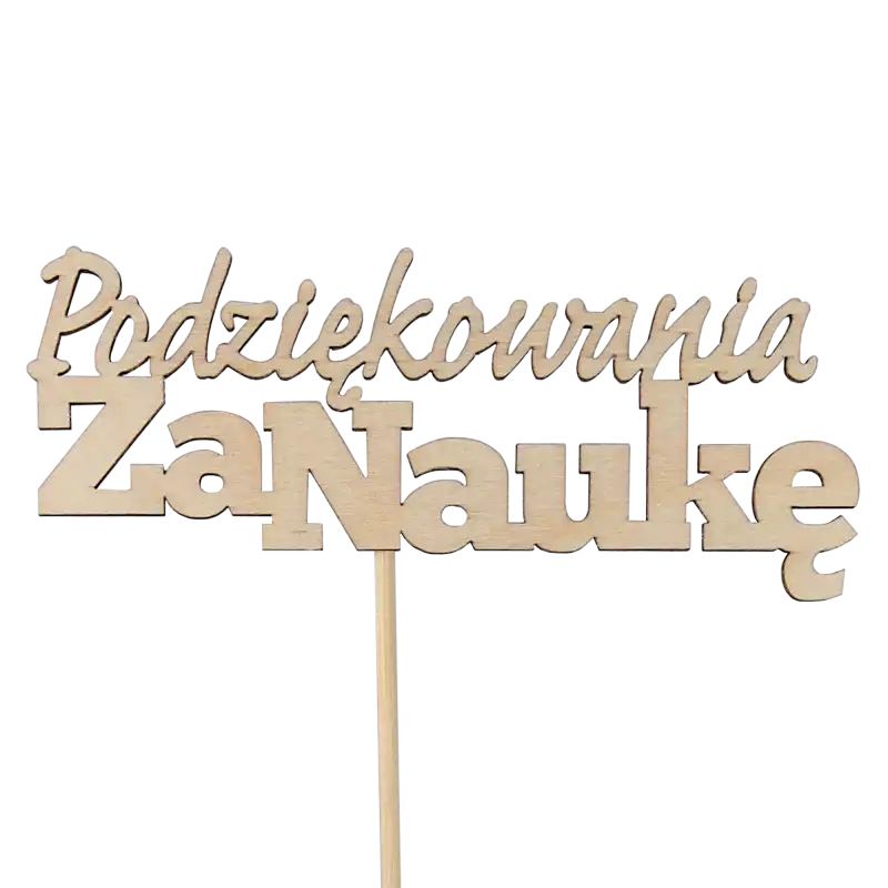 Drewniany topper na piku z napisem Podziękowania za naukę. Dekoracja o wymiarach napisu 12x6 cm i całkowitej długości 33 cm w naturalnym kolorze drewna.