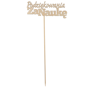 Widok całego produktu w pionie. Topper z napisem o długości 33 cm wykonany z drewna, gotowy do umieszczenia w bukiecie lub gąbce florystycznej.