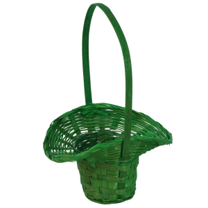 Zielony kosz bambusowy o średnicy 32 cm z wysoką rączką i praktycznym wkładem. Ręcznie wyplatana osłonka na kwiaty, idealna do kompozycji florystycznych oraz jako podziękowanie dla rodziców.