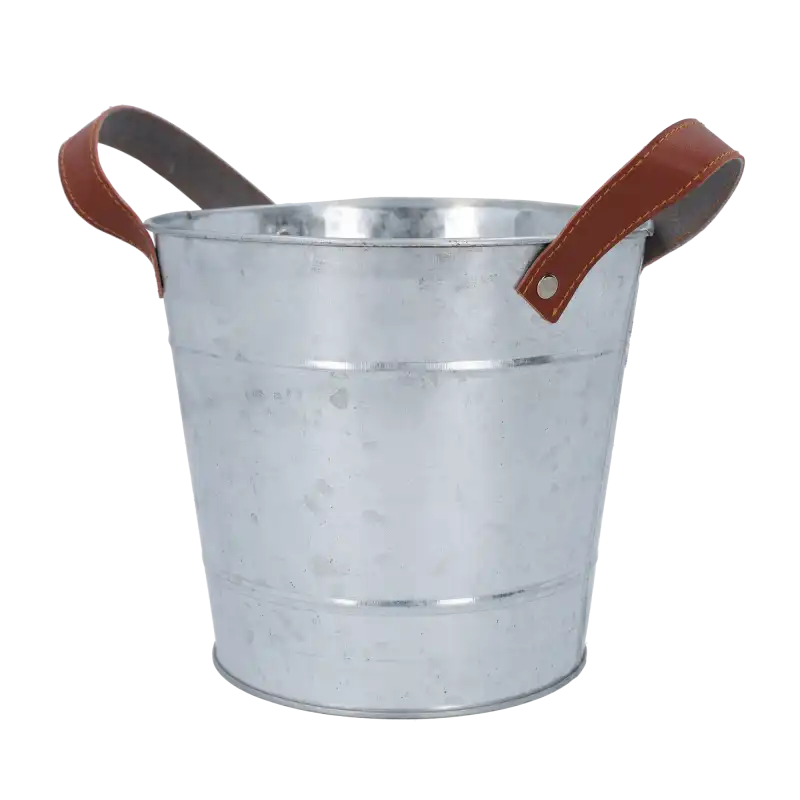 Zbliżenie na metalową osłonkę 18 cm, ukazujące detale wykonania oraz mocowanie uchwytów z ekoskóry.