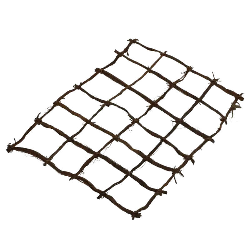 Kratka baza do kompozycji florystycznej 50x40 cm wykonana z włókna kokosowego, widoczna w ujęciu z perspektywy, prezentująca strukturę siatki.