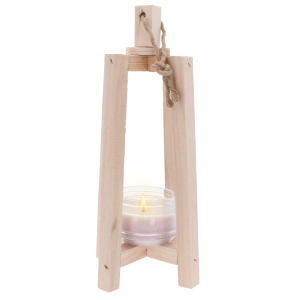 Naturalny lampion z drewna z uchwytem z jutowego sznura, zawierający w środku szklany wkład z palącą się świecą.