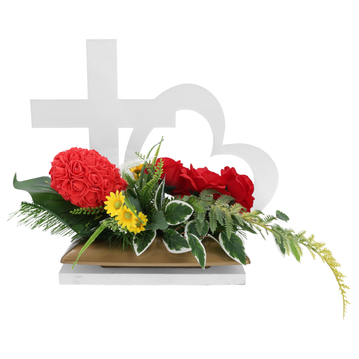 nagrobna statuetka, serce i krzyż, dekoracje nagrobne, kompozycje kwiatowe, znicze, drewniana statuetka, elegancka ozdoba nagrobna, przestrzeń na kwiaty, podstawka na znicze, dekoracja pomnikowa