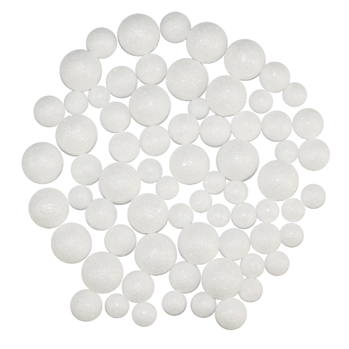 Zestaw 60 białych kuleczek dekoracyjnych o średnicach 1,5 cm, 2 cm i 2,5 cm, ozdobionych brokatem. Te artykuły dekoracyjne są idealne do tworzenia własnych stroików oraz świątecznych kompozycji.