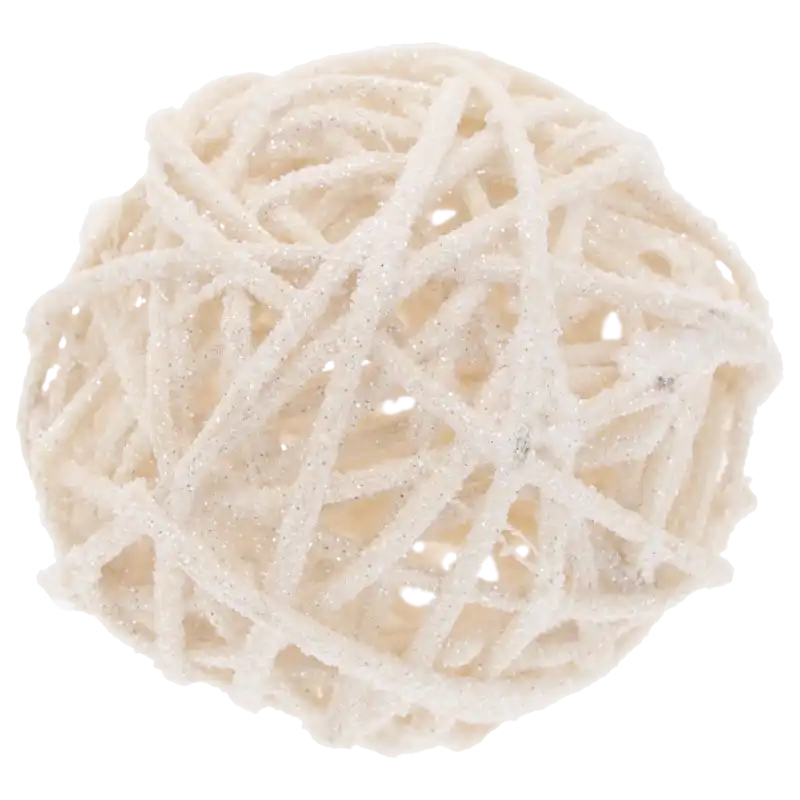Pojedyncza kula rattanowa o średnicy 5 cm w kolorze kremowym, wykończona warstwą mieniącego się brokatu. Precyzyjny splot rattanu nadaje jej lekkości.