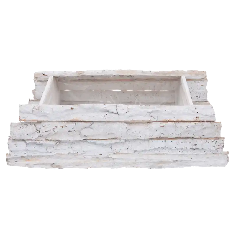 Prostokątna osłonka z kory o długości 43 cm w kolorze bielonym. Prezentuje naturalny design z widoczną fakturą drewna, idealna baza do kompozycji kwiatowych.