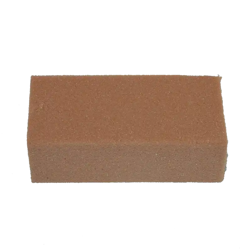 Prostokątna bryła suchej gąbki florystycznej o wymiarach 23x11x7,5 cm, ukazana w ujęciu na wprost, gotowa do użycia w dekoracjach florystycznych.