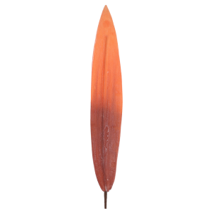 Pomarańczowy piankowy liść o długości 93 cm. Dekoracyjny element o wymiarach 43x7 cm, wykonany z elastycznego materiału, idealny do florystycznych bukietów i stroików.