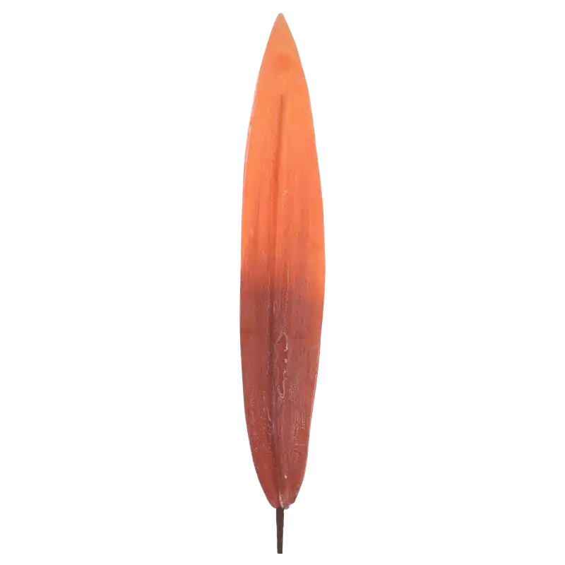 Pomarańczowy piankowy liść o długości 93 cm. Dekoracyjny element o wymiarach 43x7 cm, wykonany z elastycznego materiału, idealny do florystycznych bukietów i stroików.