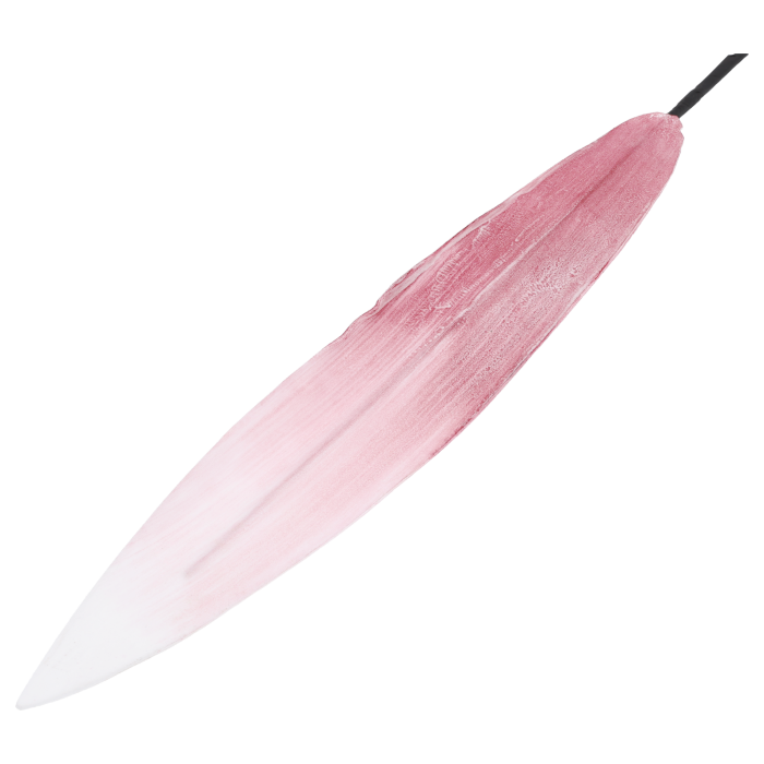 Zbliżenie na różowy liść piankowy pod skosem. Widoczna struktura materiału i eleganckie wykończenie elementu dekoracyjnego o wymiarach 43x7 cm.