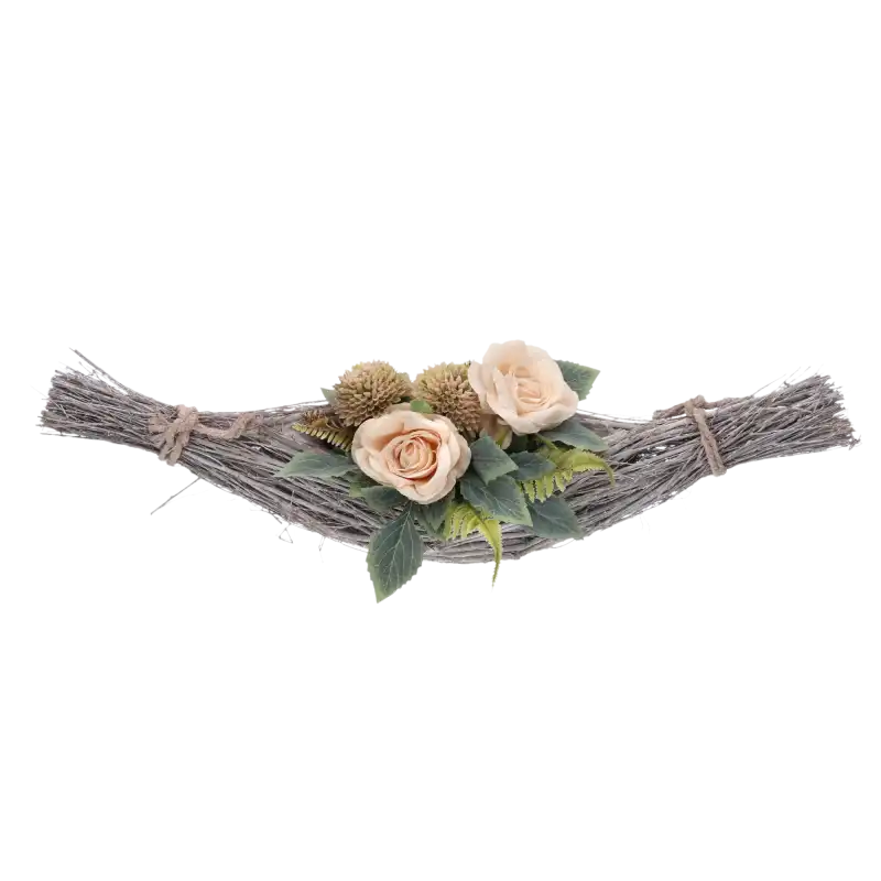 Osłonka z gałęzi 75 cm w gotowej aranżacji z jasnymi sztucznymi kwiatami i zielonymi liśćmi. Przykład wykorzystania do tworzenia eleganckich stroików.