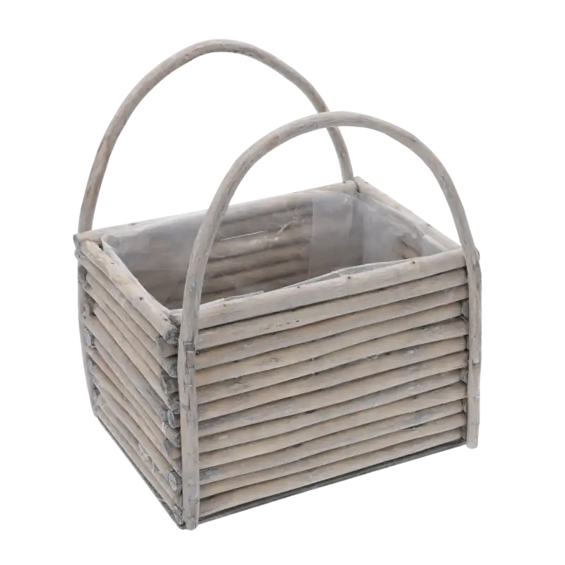 Szara osłonka drewniana z kory 24 cm w kształcie koszyka z dwoma uchwytami. Wnętrze wyłożone folią ochronną, idealna do kompozycji z kwiatami w domu lub ogrodzie.