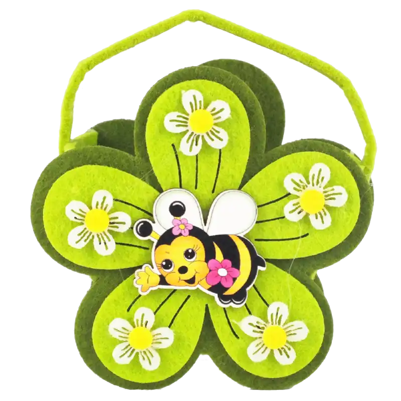Widok na przód filcowego koszyczka z wyraźnym motywem pszczółki oraz białych kwiatków. Lekka konstrukcja z miękkiego filcu.