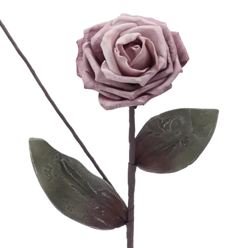 Fioletowa piankowa róża 53 cm z kwiatem o średnicy 10-12 cm. Widok na pąk oraz parę liści na elastycznej łodydze.
