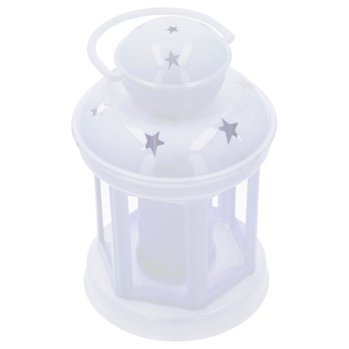Lampion LED w kolorze białym widoczny z góry pod kątem. Wyraźnie widać wycięte w obudowie gwiazdki oraz wkład świetlny umieszczony wewnątrz konstrukcji.