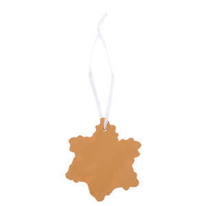 Tył dekoracyjnej zawieszki w kształcie śnieżynki o wysokości 6 cm. Gładka powierzchnia w brązowym kolorze, widoczna biała wstążka do zawieszenia.