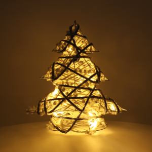Podświetlona choinka 15 LED o wysokości 30 cm emitująca ciepłe światło, tworzące nastrojową, świąteczną atmosferę wewnątrz.