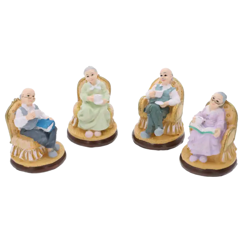 Kolekcja figurek seniorów w fotelach, w tym prezentowana babcia z filiżanką, jako kompletna seria ozdób.