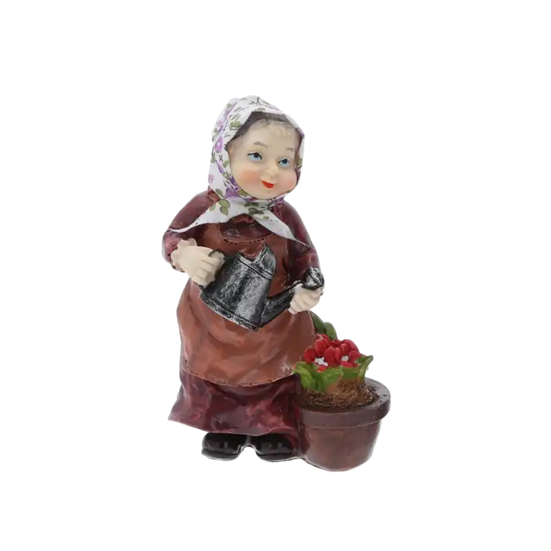 Figurka babcia z konewką o wysokości 15 cm. Postać w chustce w kwiaty podlewa roślinę w doniczce. Realistyczne detale i staranne wykonanie tworzą przytulną dekorację wnętrza.