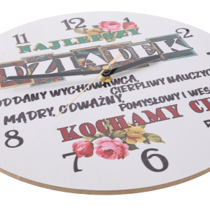 Zbliżenie na tarczę zegara 30 cm z napisami i wskazówkami. Widoczna tekstura płyty MDF oraz kwiatowe zdobienia produktu.