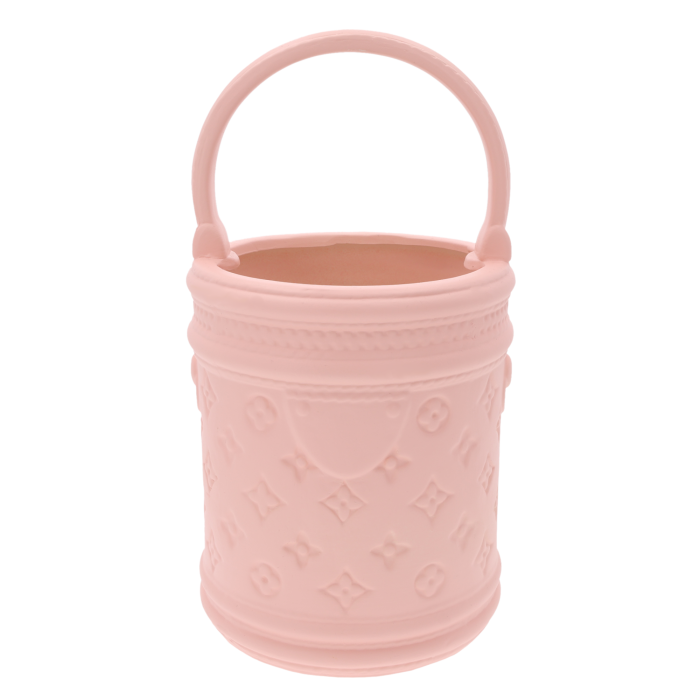 różowa osłonka gipsowa, delikatna dekoracja, wiosenne aranżacje, osłonka na kwiaty, stroiki wielkanocne, kosz prezentowy, romantyczny styl, elegancki akcent, glamour dekoracje, gipsowa osłonka na rośliny