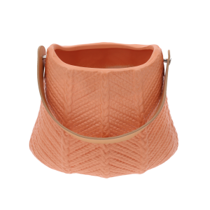 Detale pomarańczowej osłonki ceramicznej o wysokości 16 cm. Widoczny kształt torebki z ozdobnymi tłoczeniami na ściankach oraz skórzany uchwyt.