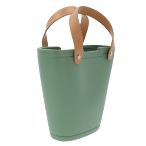 Zielona gipsowa torebka na kwiaty ze skórzanymi uchwytami. Ceramiczna osłonka o nowoczesnym kształcie, idealna jako element dekoracji wnętrz na każdą okazję.
