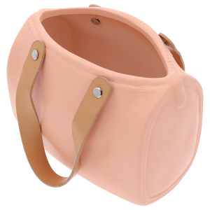 Beżowa torebka kwiatowa ceramiczna z uchwytami z ekoskóry. Elegancka osłonka na rośliny o modnym designie torby podróżnej.