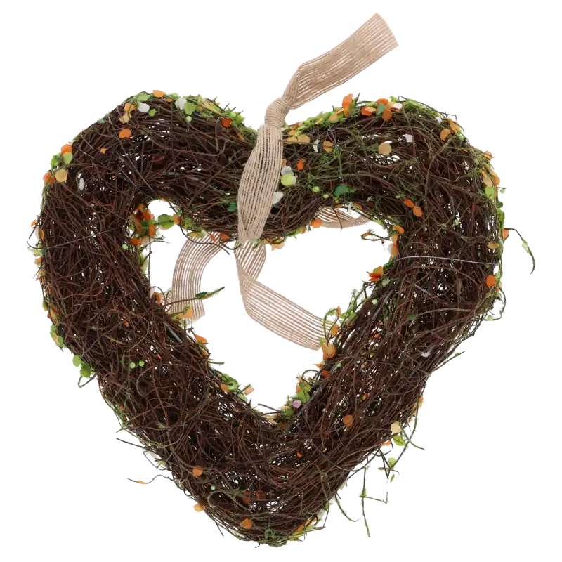 Tylna strona dekoracyjnego serca wykonanego z naturalnej faszyny, ukazująca sposób mocowania jutowej wstążki do zawieszenia.