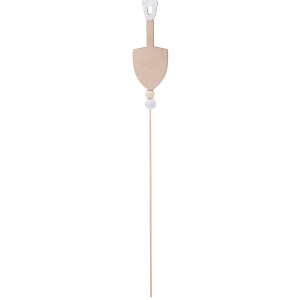 Pionowe ujęcie całej drewnianej łopaty na długim piku. Dekoracja pasuje do ekologicznych aranżacji kwiatowych.