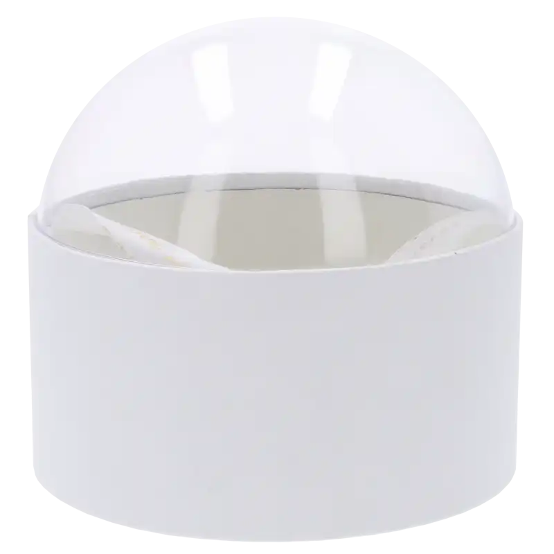 Zamknięty transparentny flower box w formie białej kuli o wysokości 13 cm, gotowy do umieszczenia w nim pamiątek.