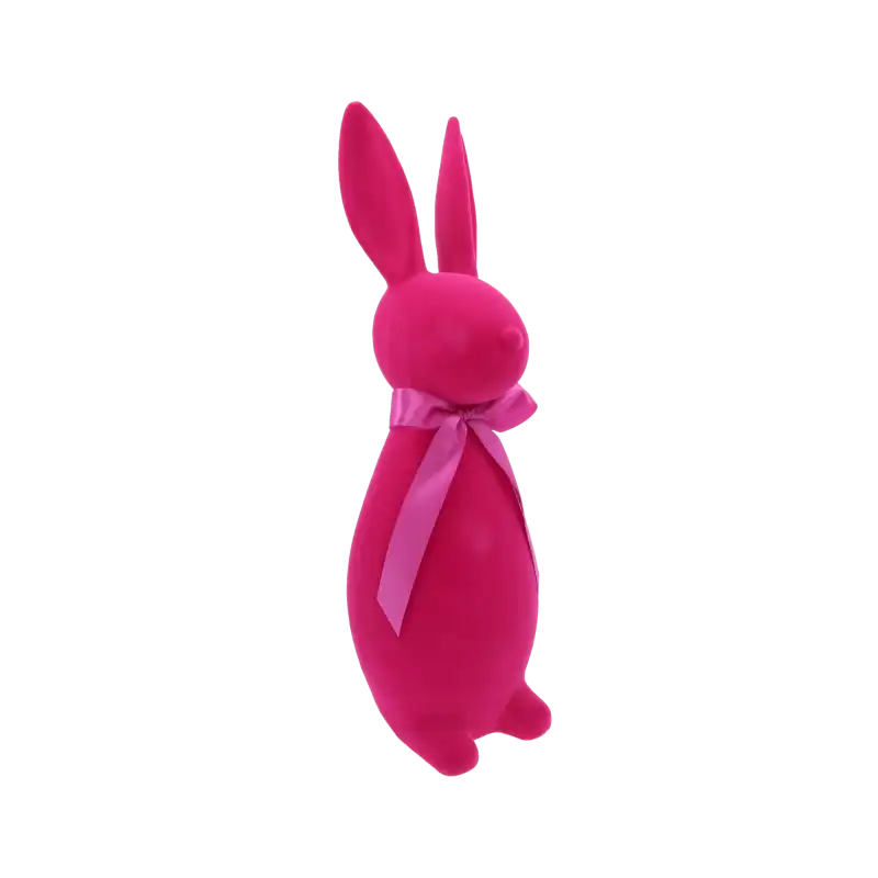 Nowoczesny zajączek wielkanocny w kolorze fuksji, ujęty w lekkim skręcie. Flokowana powierzchnia i satynowa kokarda nadają dekoracji elegancki wiosenny charakter.