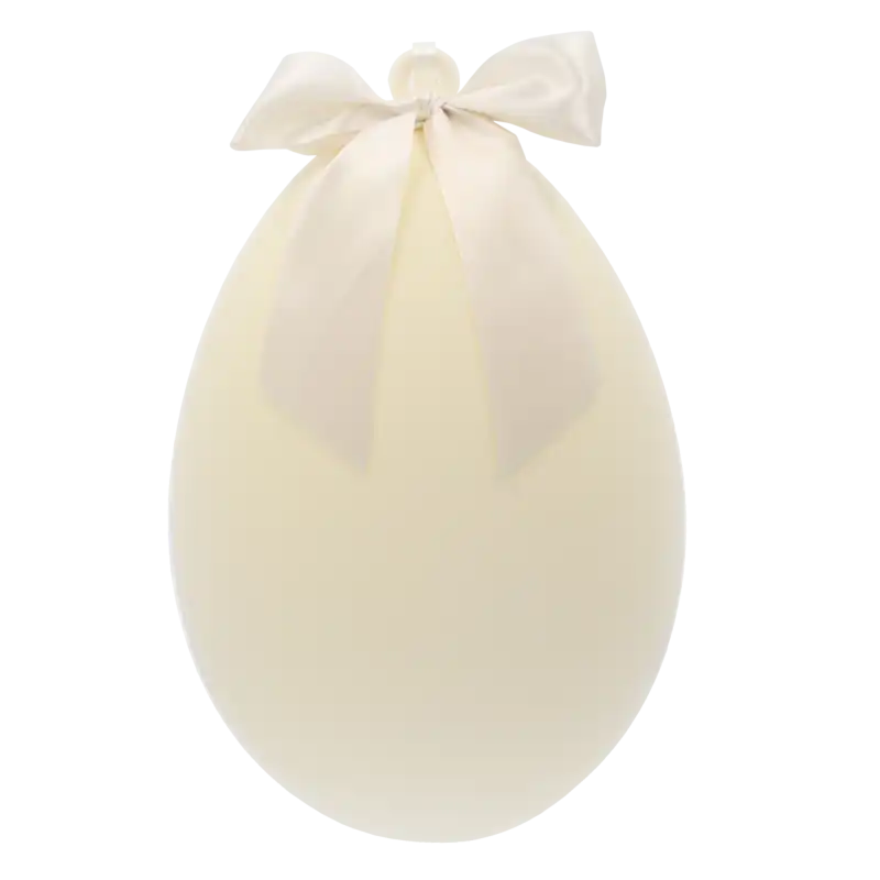 Welurowe jajo XXL w kremowym kolorze o wysokości 40 cm, ozdobione elegancką satynową kokardą, prezentowane na białym tle.