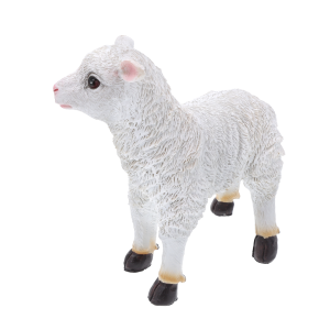 Prezentacja figurki owieczki z lewej strony. Dekoracja o wymiarach 18x16 cm w kolorze białym pasuje do wielu aranżacji wielkanocnych.