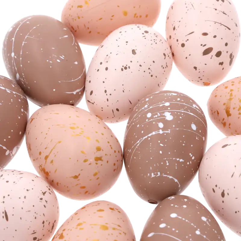 Zbliżenie na teksturę i detale pisanek 6 cm, ukazujące różnorodność motywów na powierzchni każdego jajka.