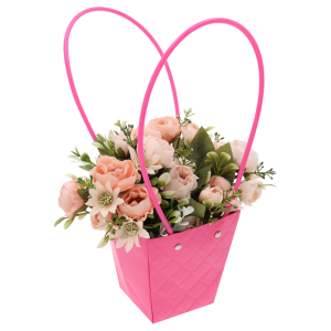 Różowa torebka kwiatowa 34 cm z kompozycją kwiatową widziana z boku. Eleganckie rozwiązanie dla florystów.